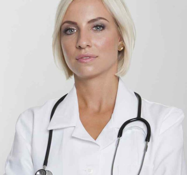 https://oldtownweeddelivery.com/wp-content/uploads/2018/12/team_04-640x600.jpg